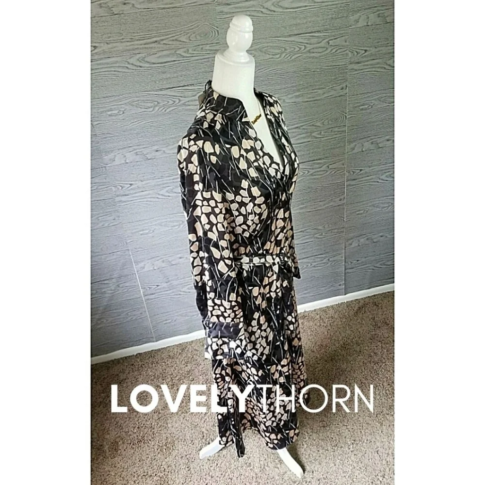 H&M // ltd ed richard allan collaboration satin printed belted dress - Picture 12 of 16